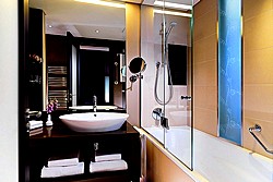 Classic Twin Room Bathroom at Sheraton Palace Hotel in Moscow, Russia