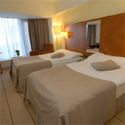 Standard Twin Room at the Crowne Plaza Moscow World Trade Centre Hotel in Russia