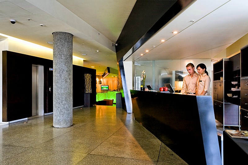 Front Desk Services At The Golden Apple Boutique Hotel In Moscow