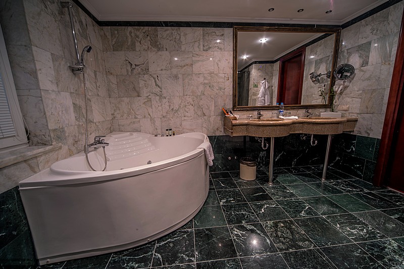 Bath Room in Deluxe Rooms at Mandarin Hotel in Moscow, Russia