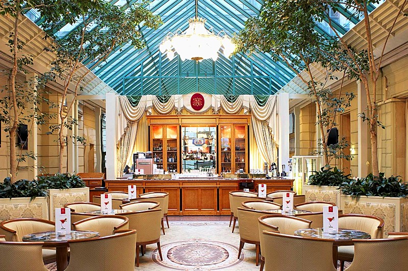 Alexandrovsky Bar At The Luxury Collection National Hotel In Moscow