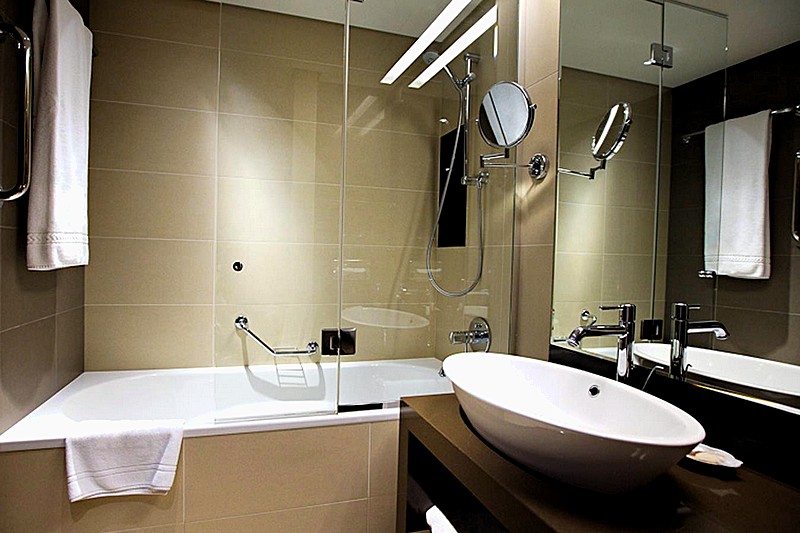 Club Level Room Bathroom at Sheraton Palace Hotel in Moscow, Russia